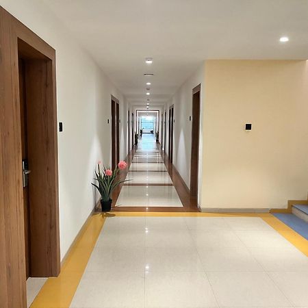 Hotel Avenue Plaza Mundra Екстер'єр фото