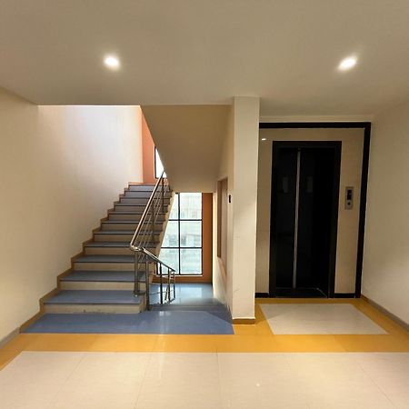 Hotel Avenue Plaza Mundra Екстер'єр фото
