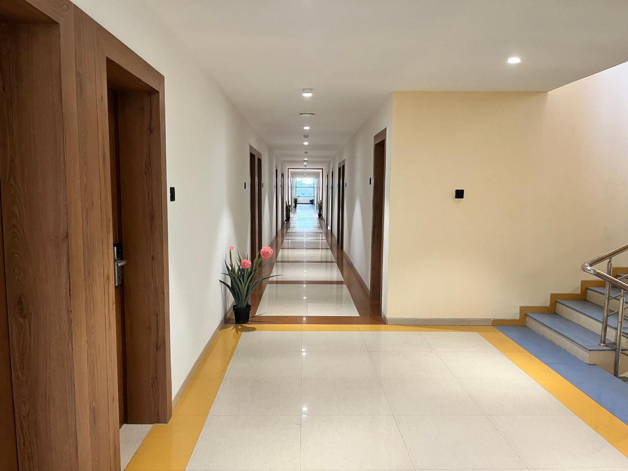 Hotel Avenue Plaza Mundra Екстер'єр фото