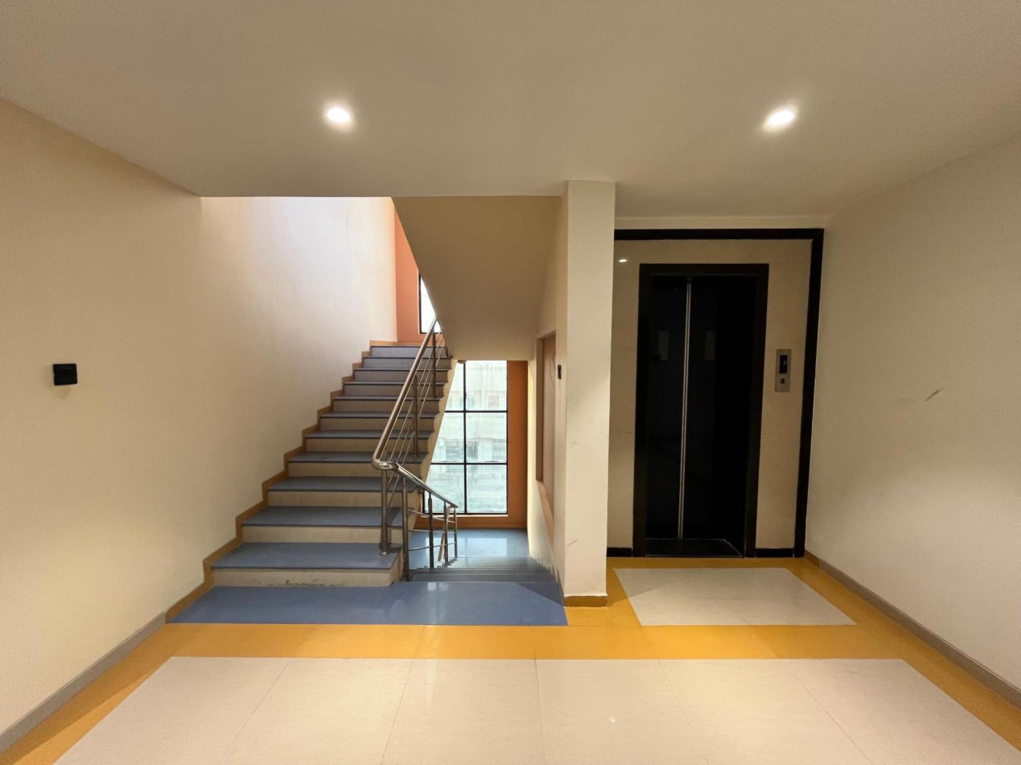 Hotel Avenue Plaza Mundra Екстер'єр фото
